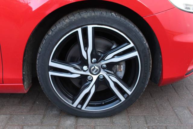 2018 Volvo V40 1.5 T2 [122] R DESIGN Pro 5dr Geartronic